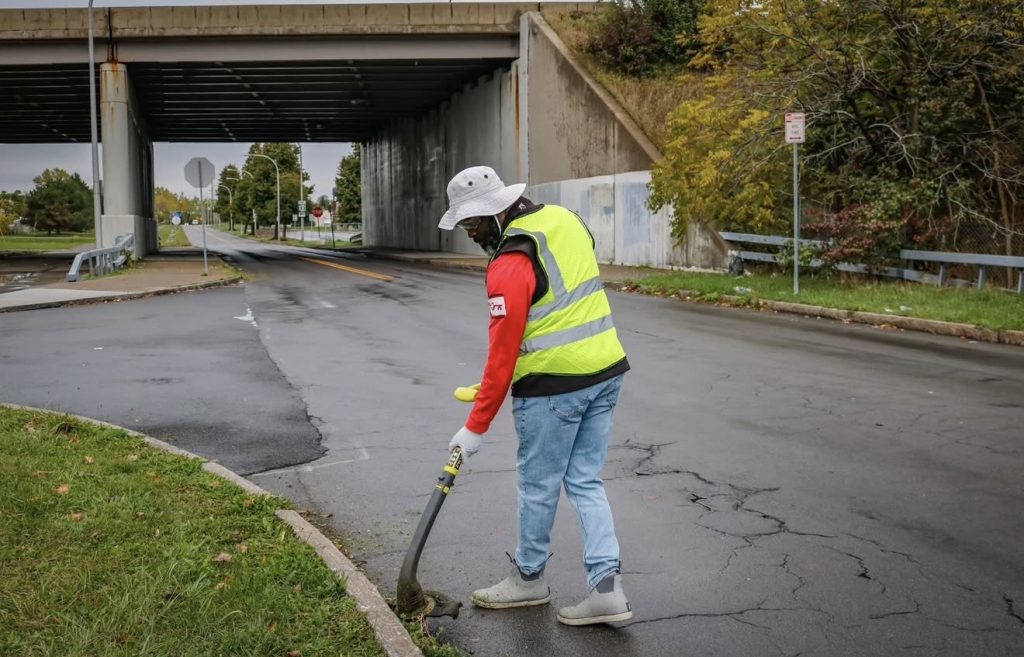 Volunteers working along William L. Gaiter Parkway